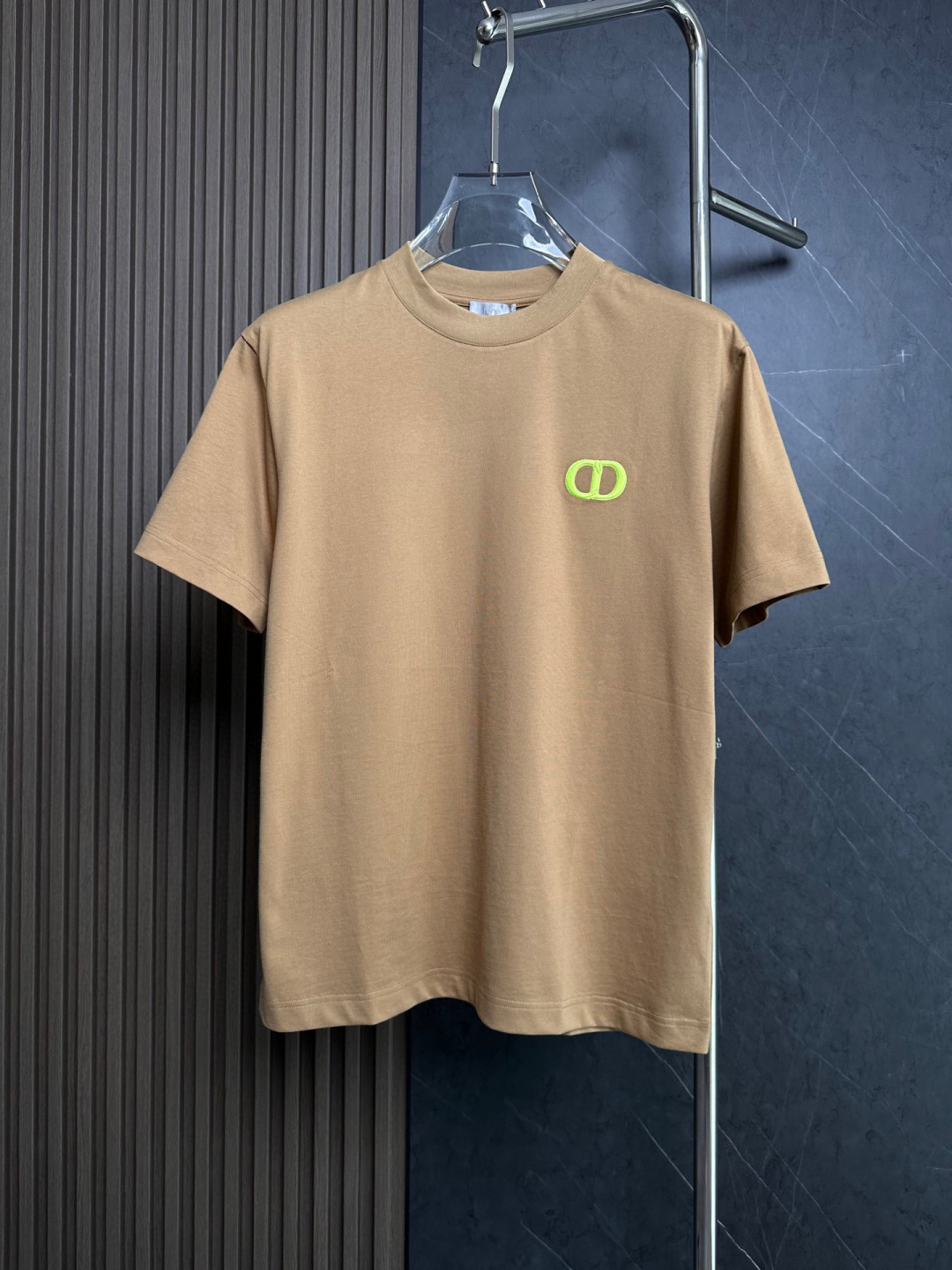 🔥CD迪家26SS春夏新款圆领短袖，定制纯棉材质，舒适透气，胸前重工刺绣🪡字母图案设计 时尚百搭，休闲单