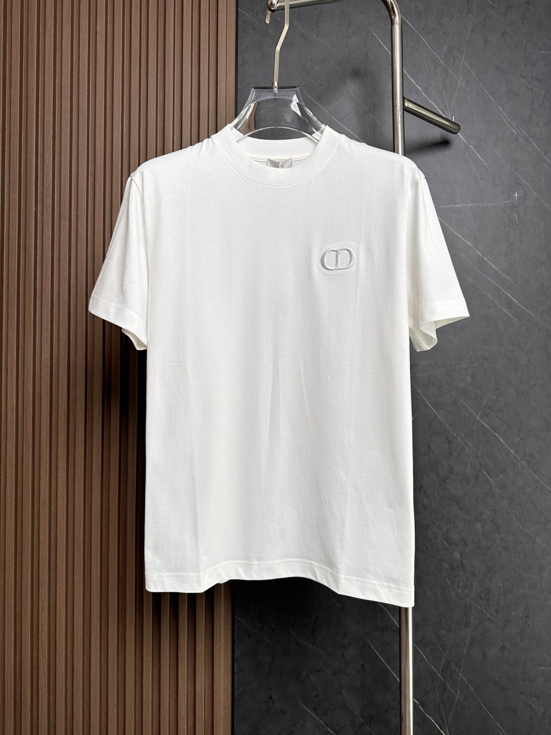 🔥CD迪家26SS春夏新款圆领短袖，定制纯棉材质，舒适透气，胸前重工刺绣🪡字母图案设计 时尚百搭，休闲单