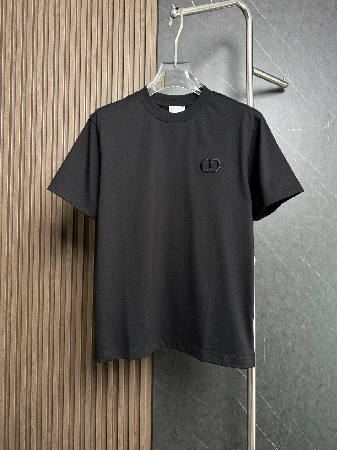 🔥CD迪家26SS春夏新款圆领短袖，定制纯棉材质，舒适透气，胸前重工刺绣🪡字母图案设计 时尚百搭，休闲单