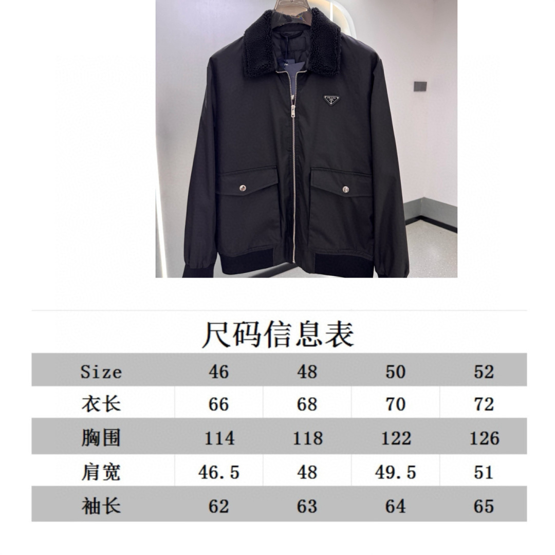 Prade25SS新款毛毛领三角微标夹克外套，这款夹克采用再生尼龙面料制作而成，领子采用毛毛设计，前胸饰