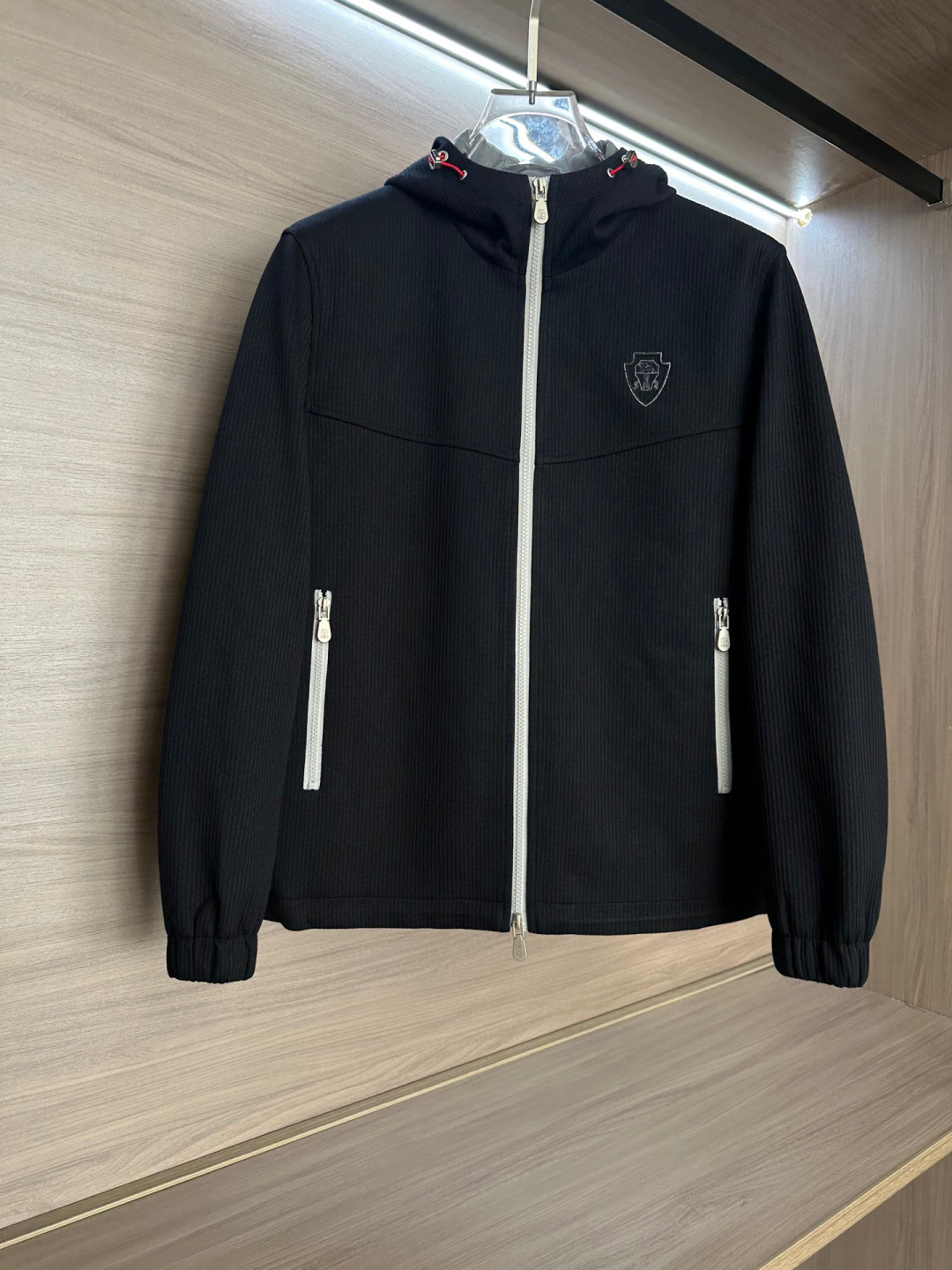 BC家2025fw男装秋冬新品条绒连帽外套Moto连帽设计，在保持时尚感的同时，还能在一定程度上抵御风寒