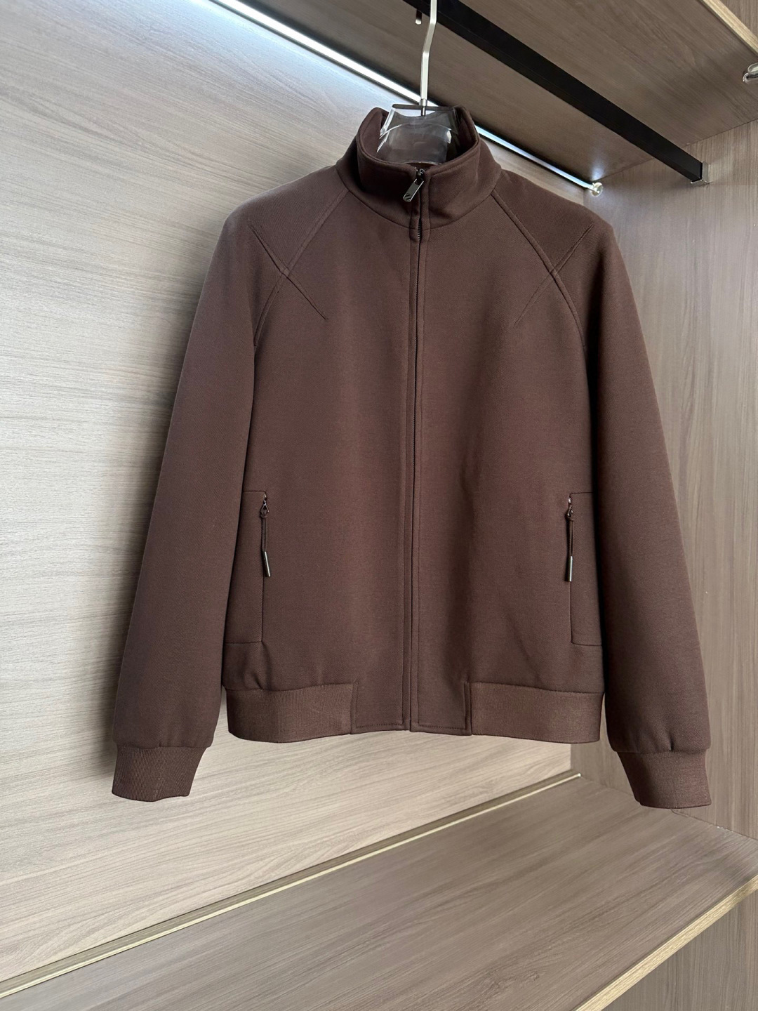 ZEGNA/杰尼亚 2025fw男装秋冬新品Moto立领设计，在保持时尚感的同时，还能在一定程度上抵御风