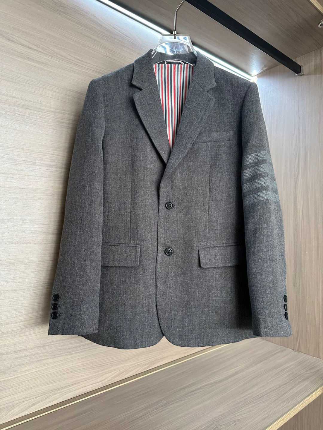 TB原单男士2025年最新秋冬时装羊毛单西，明星级的一款单品！高颜值且品型兼备的一款西装！TB家族此款单