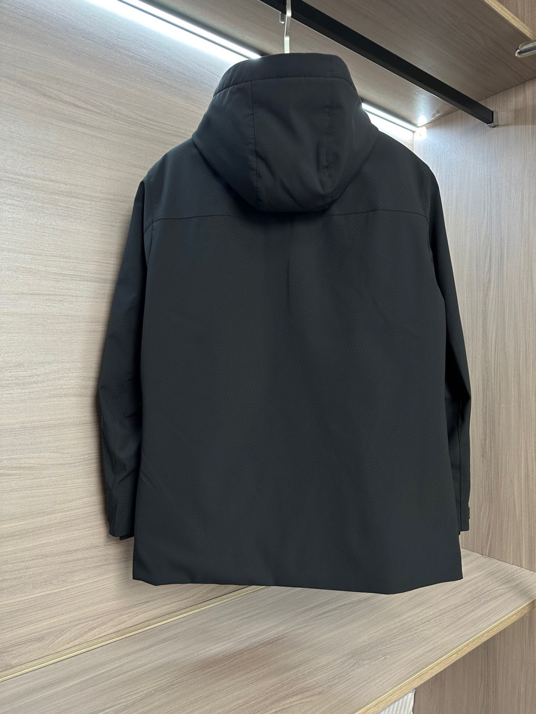 羽绒 Prada 普拉达 25秋冬红条系列连帽中长款夹克羽绒内冲100g-90白鸭绒,轻薄有型,上身不臃