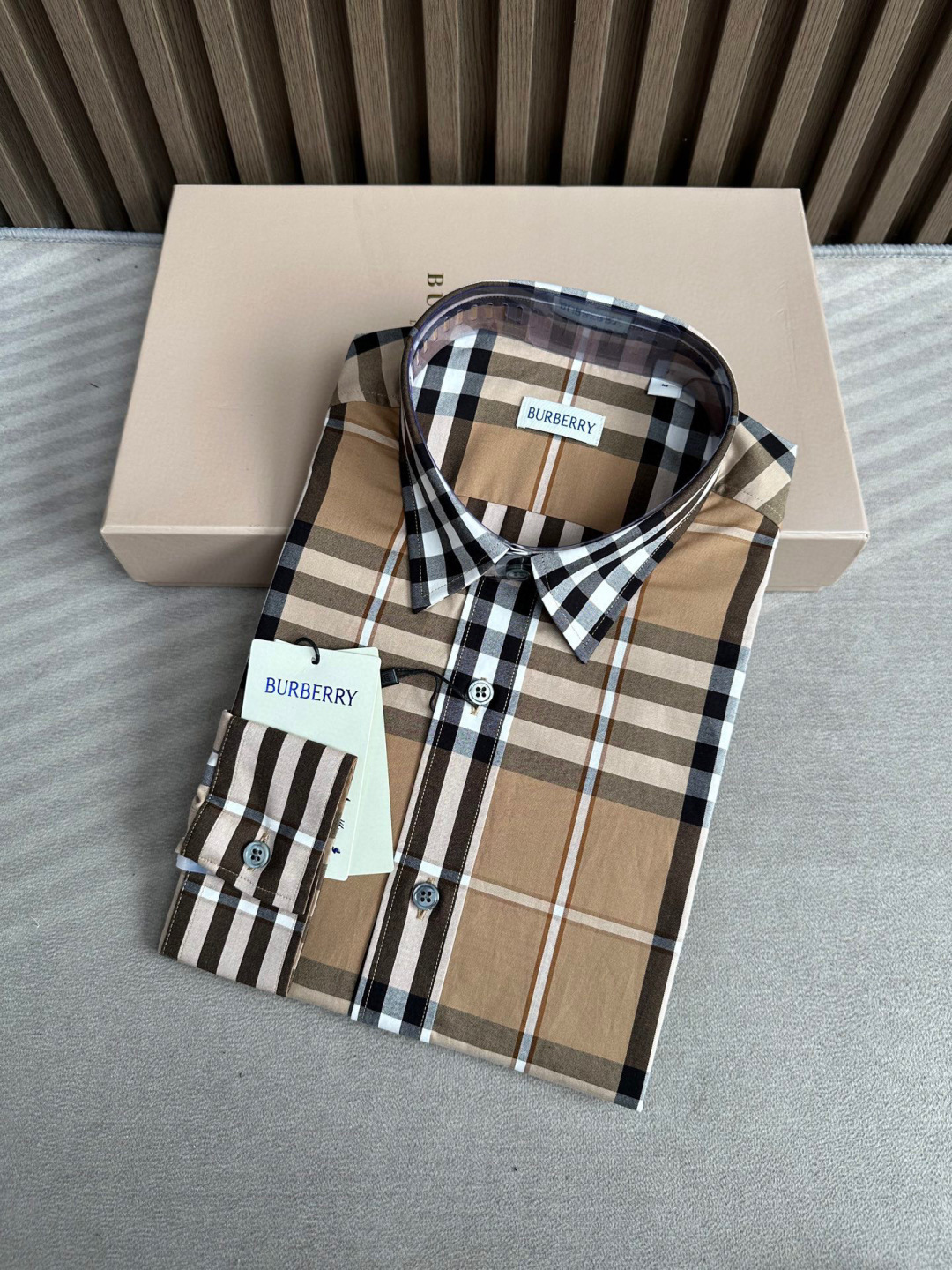 BBR巴家25FW秋冬经典款中格仔长袖衬衫，益达集团顶级单品面料，整体手感顺滑，色织工艺的翘楚，经典永不