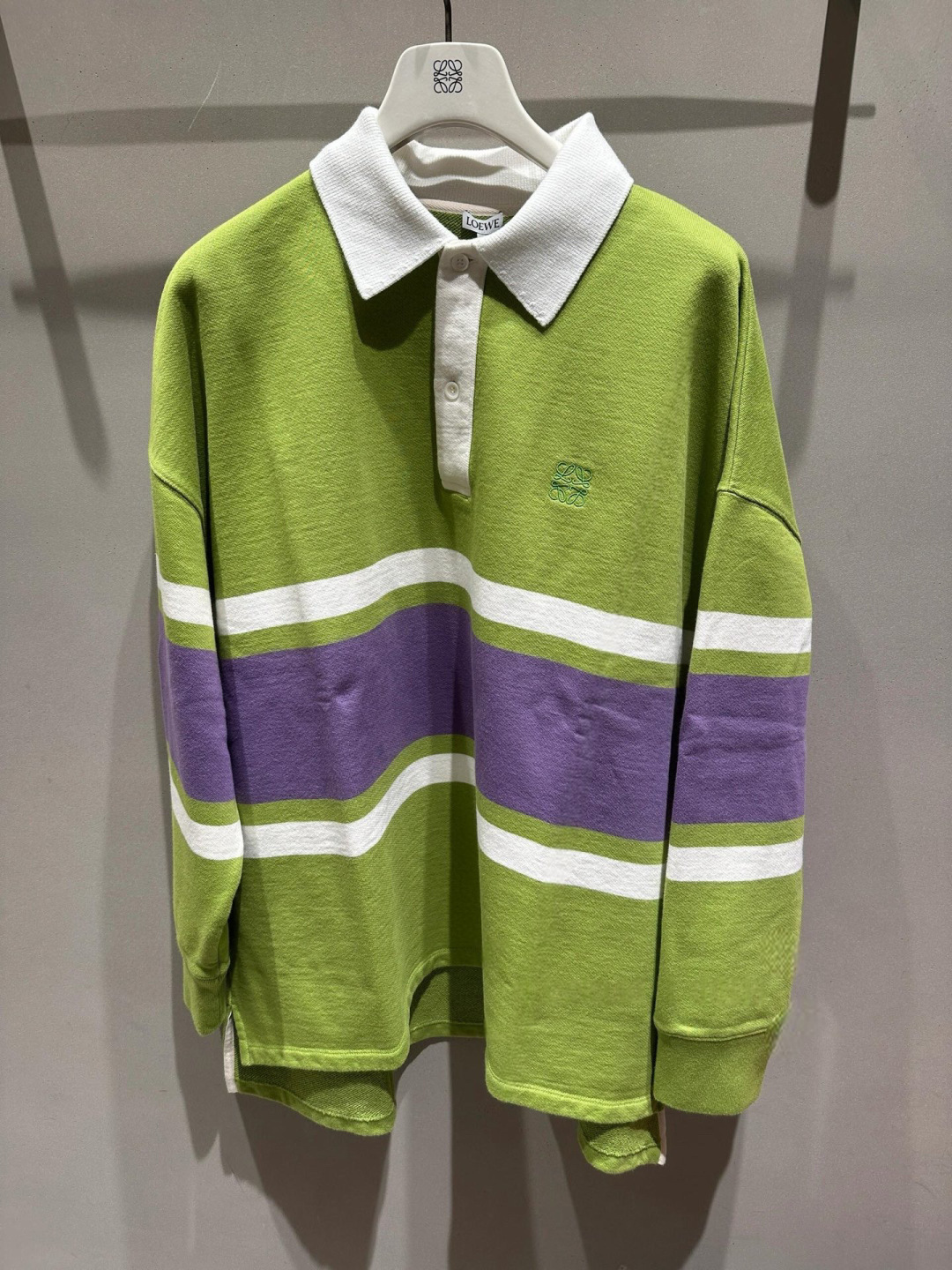 Loewe Anagram 刺绣Polo衫定制中克重棉质回圈抓绒提花布 质感十足 厚重扎实 每一寸都蕴含