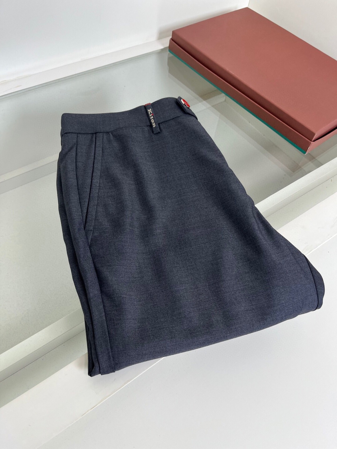 Kiton 2026春夏新款 老钱新贵们的大爱 客供料男士皮带腰直脚休闲裤 经典款 商务休闲都实穿的一款