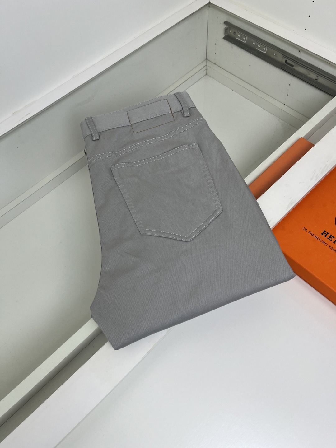 High-quality 公司订单爱*仕(He*mès) 2026春夏新款 柜在售！颜色真好看 成衣染经