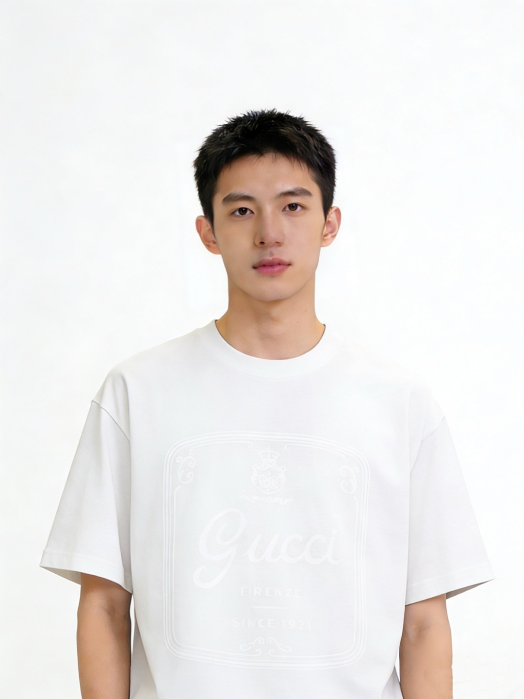 Gucci2026春夏新款白色暗纹图案Logo T恤白T的天花板，是低调的奢华GUCCI这件白T，把高级