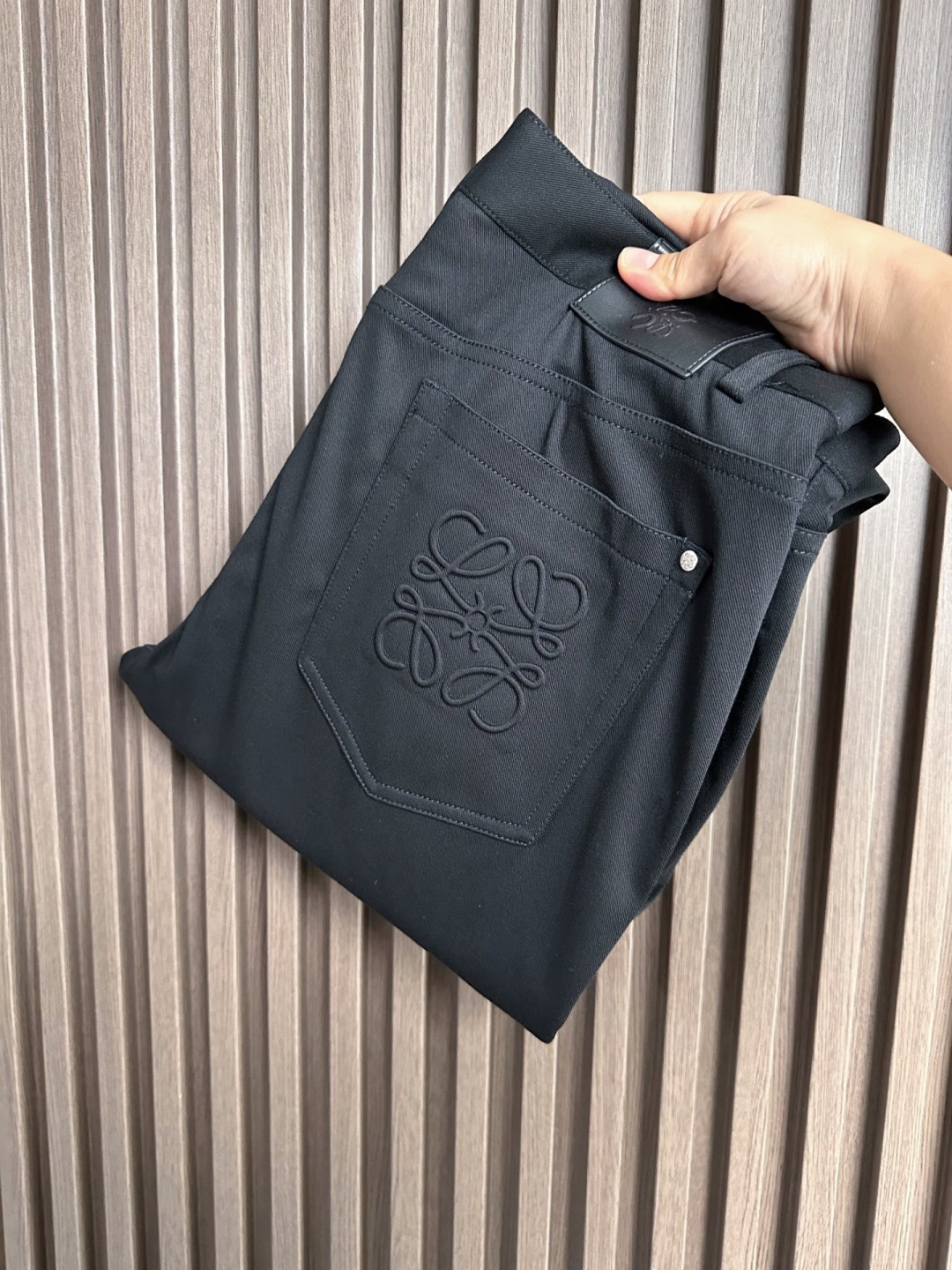 LOW罗意威26SS春夏新款休闲裤，高密度涤纶平纹四面弹面料，布面平整挺括🈶性，抗皱不易变形 ，不易褪色