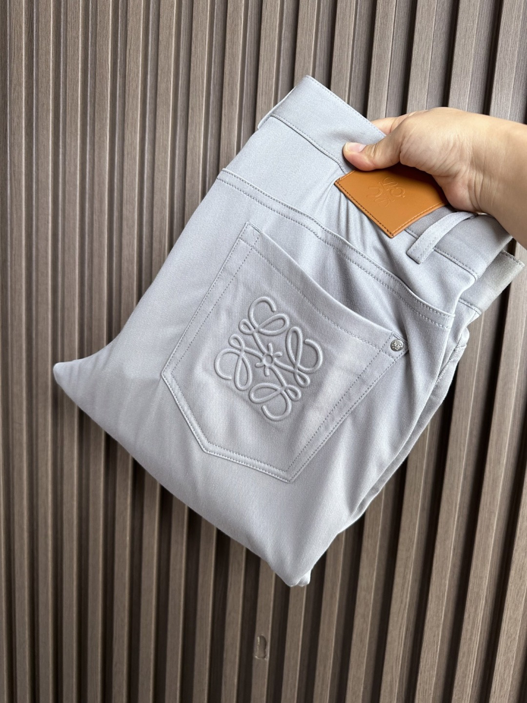 LOW罗意威26SS春夏新款休闲裤，高密度涤纶平纹四面弹面料，布面平整挺括🈶性，抗皱不易变形 ，不易褪色