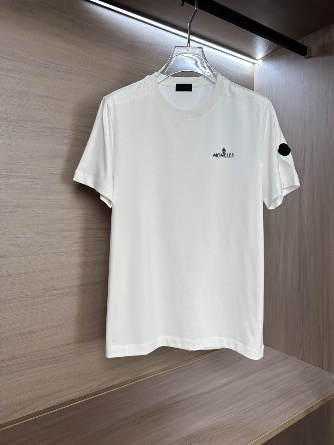 🔥MON蒙口男士时装款圆领短袖T恤，26SS春夏新品，超火爆人气单品！极符合巴美学基调的一款T恤，造型设
