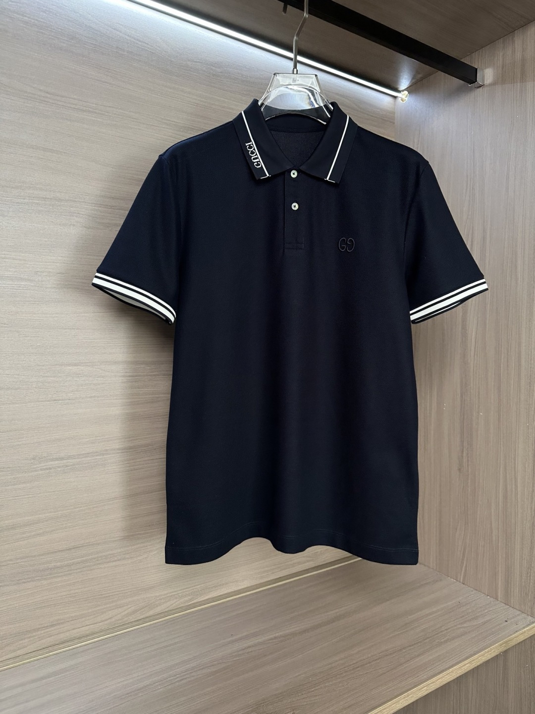 GUCCI古奇26SS春夏新款翻领短袖 原版定制 轻薄透气 上身丝滑舒适 领口，袖口条纹设计，高端大气经