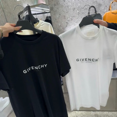 Givenchy纪梵希2026春夏经典背后的Logo与“PARIS”字样,打破常规,自带辨识度,低调中透 Givenchy纪梵希2026春夏经典背后的Logo与“PARIS”字样,打破常规,自带辨识度,低调中透