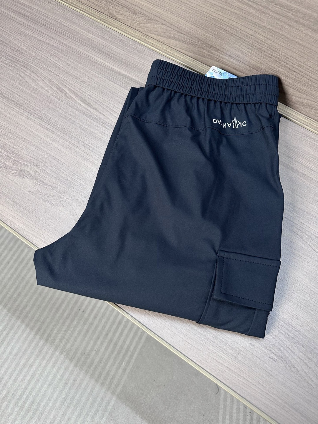 Mon蒙口26SS春夏休闲裤，高端品质，高级定制面料，舒适透气，版型时尚，适合各种搭配颜色：黑色，藏蓝码