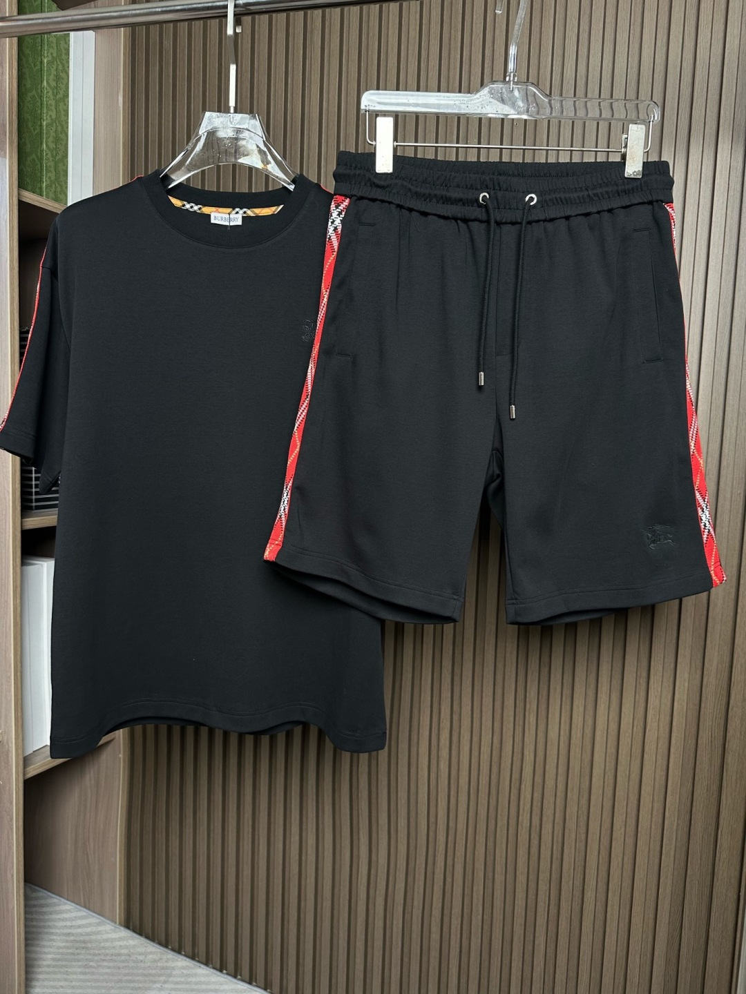 /套 BBR巴宝莉2026SS春夏全新系列单品上线，非常时髦前卫的一款休闲套装，标识logo图案修饰！区