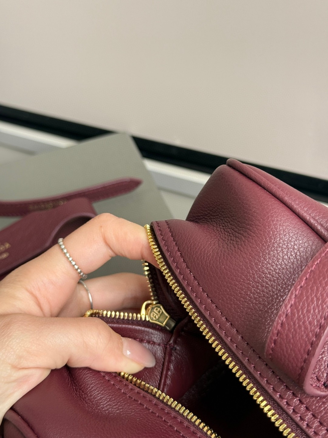 Loewe 升级版保龄球·酒红色