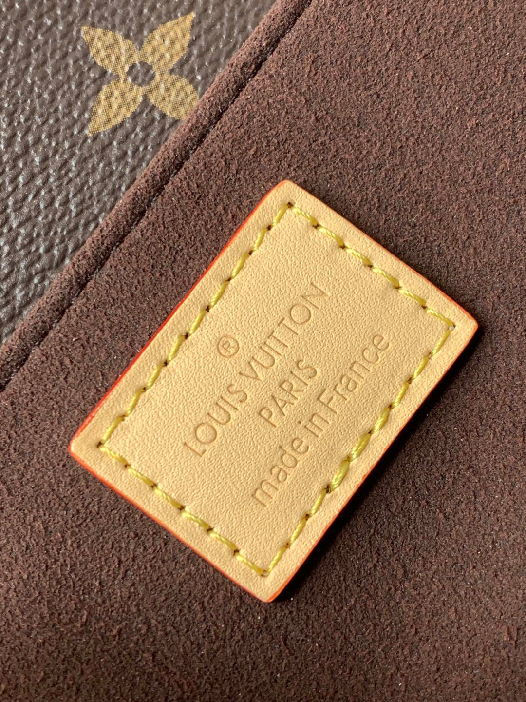 Louis Vuitton 邮差包Pochette Métis East West 手袋