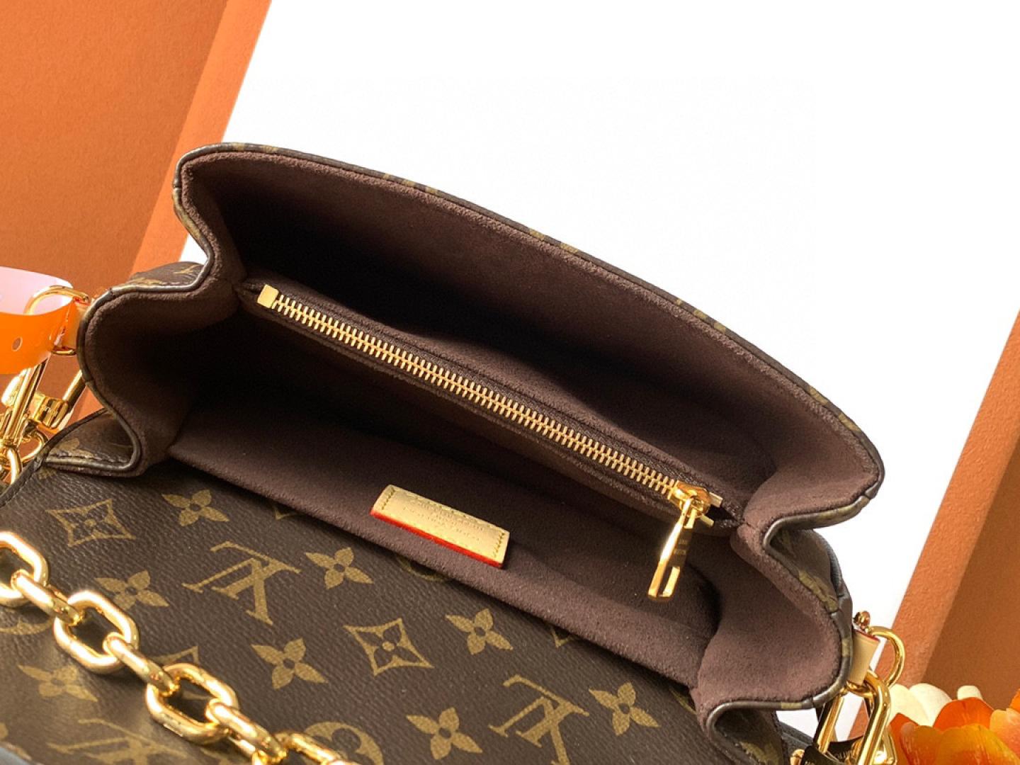 Louis Vuitton 邮差包Pochette Métis East West 手袋