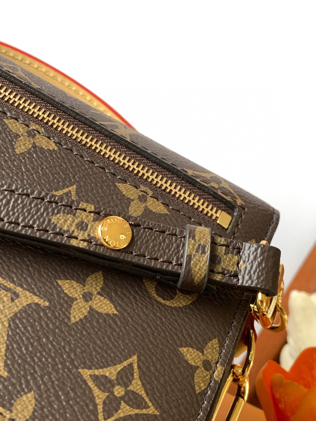 Louis Vuitton 邮差包Pochette Métis East West 手袋