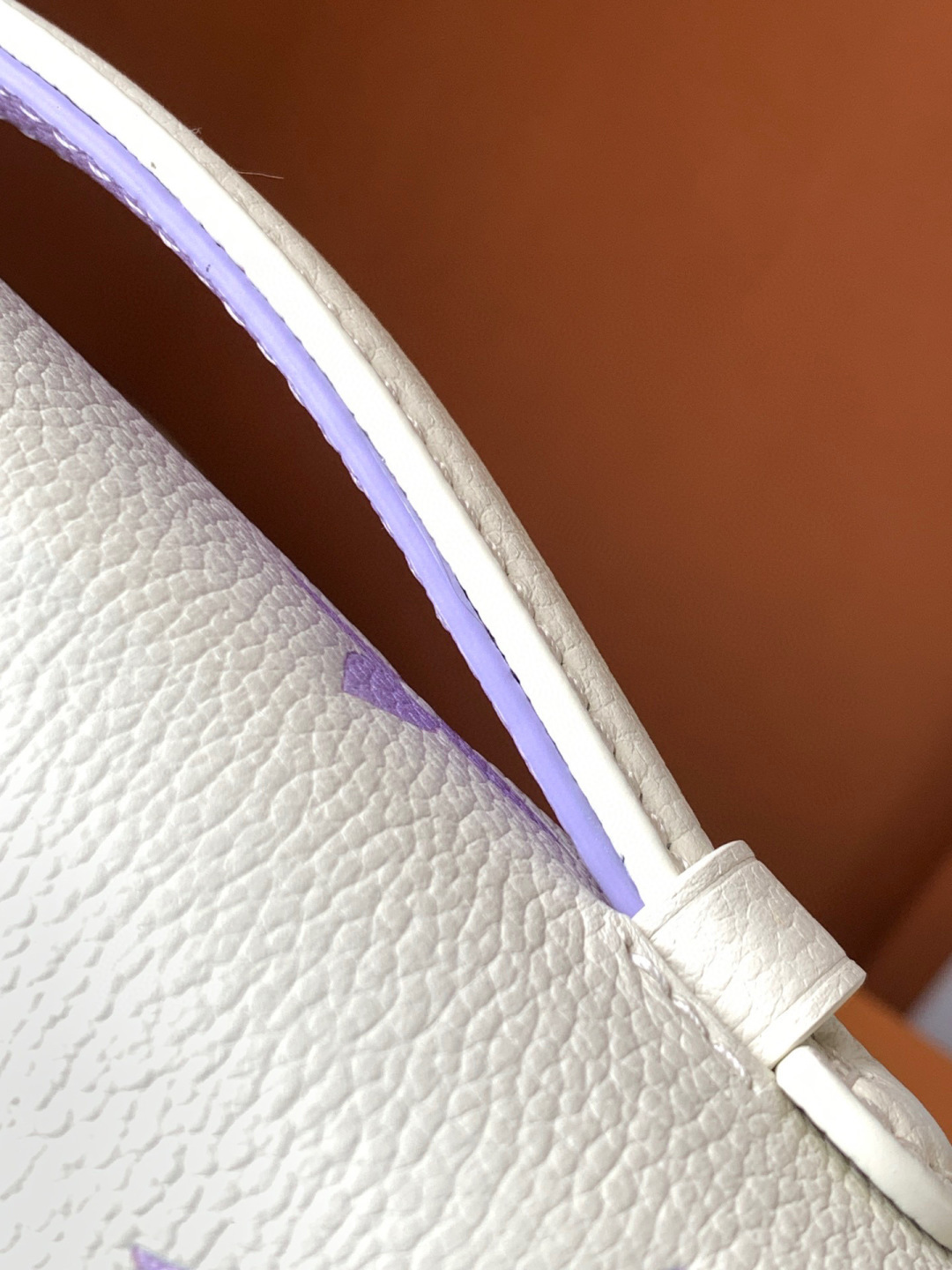 Louis Vuitton 动态变码芯片