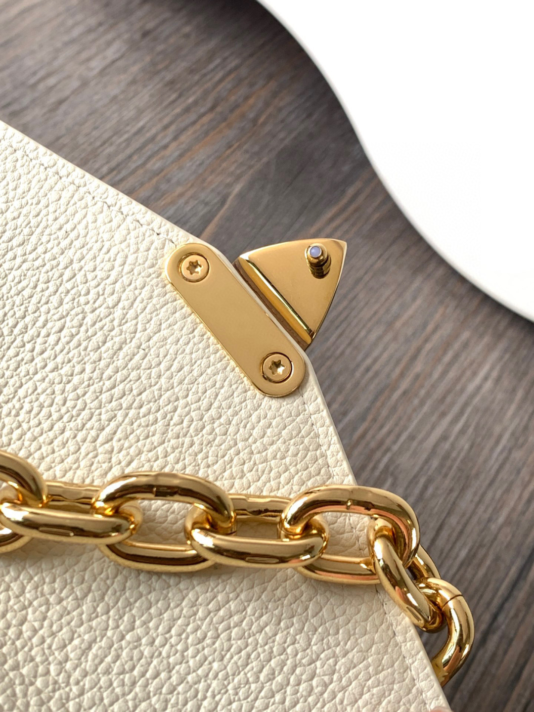 Louis Vuitton 动态变码芯片
