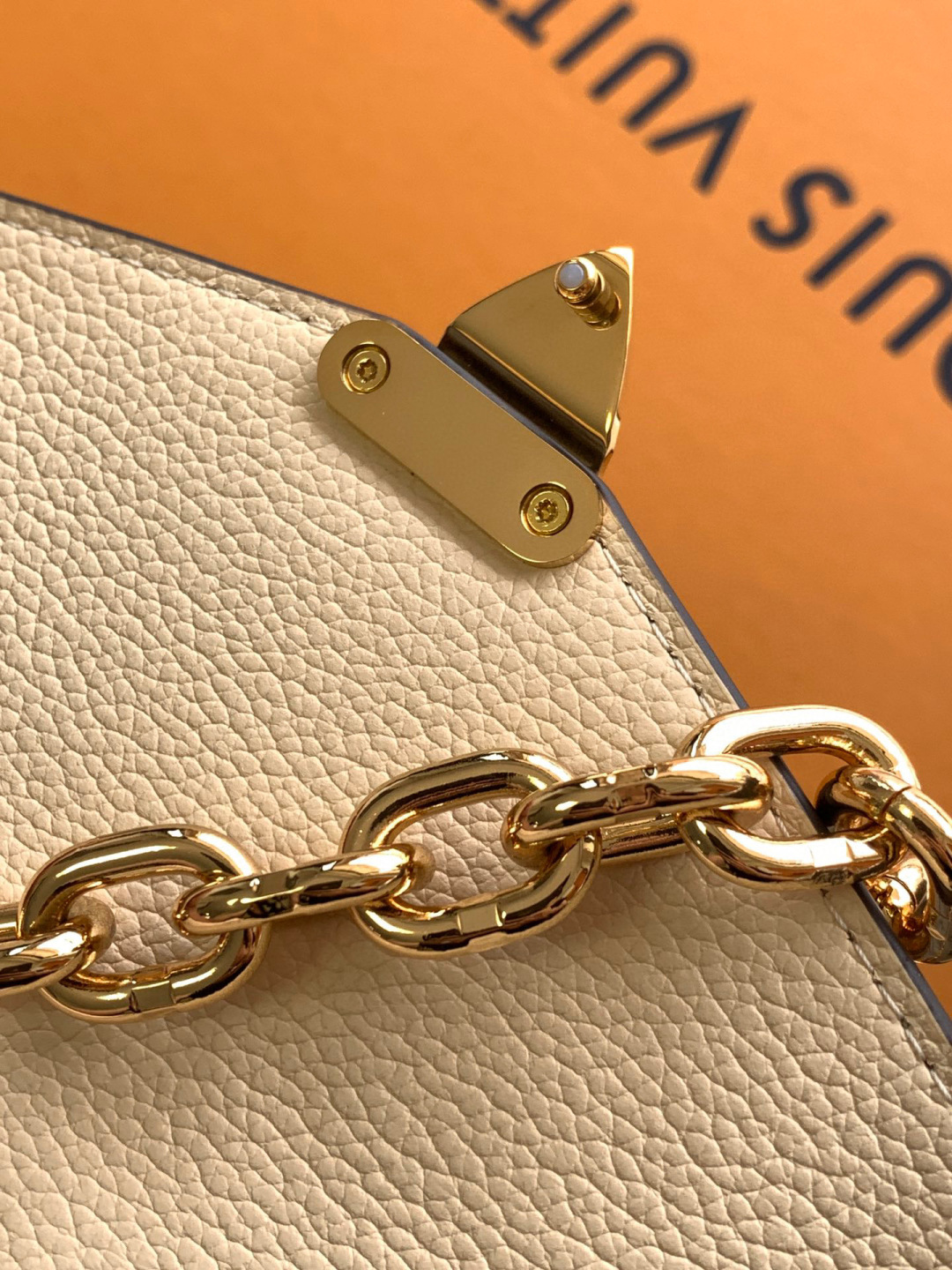 Louis Vuitton 邮差包Pochette Métis East West 手袋