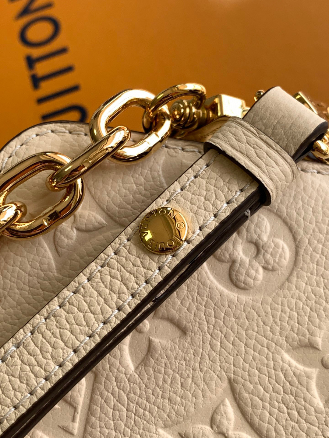 Louis Vuitton 邮差包Pochette Métis East West 手袋