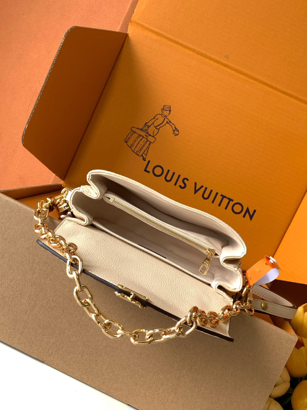Louis Vuitton 邮差包Pochette Métis East West 手袋