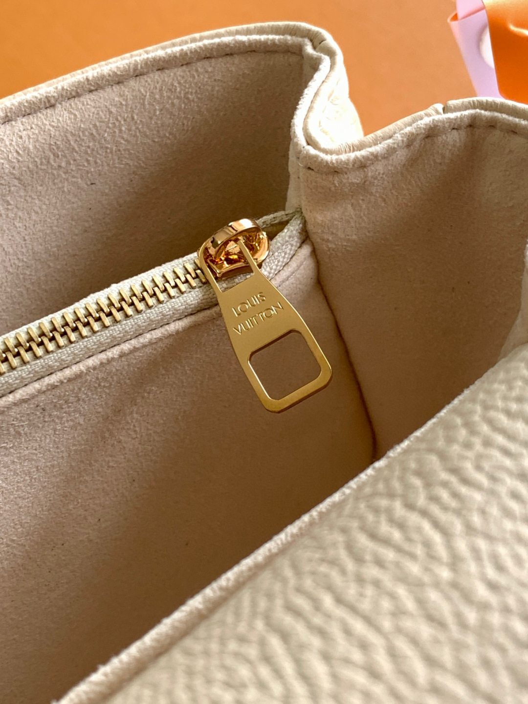 Louis Vuitton 邮差包Pochette Métis East West 手袋