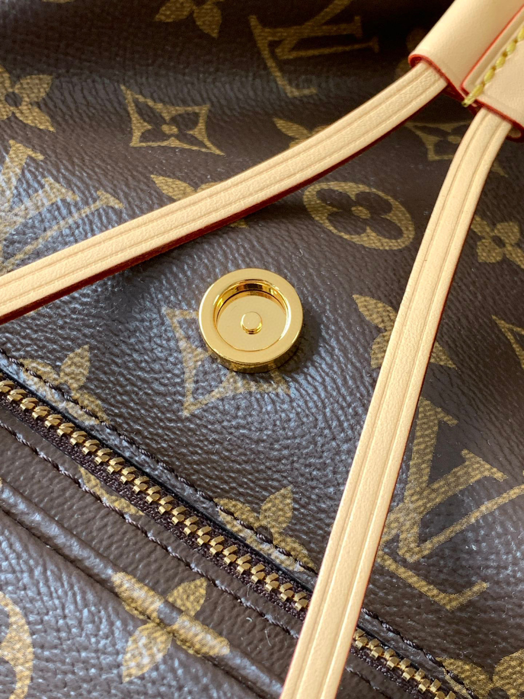 Louis Vuitton 全钢五金 M11198 （变码芯片）皮料是