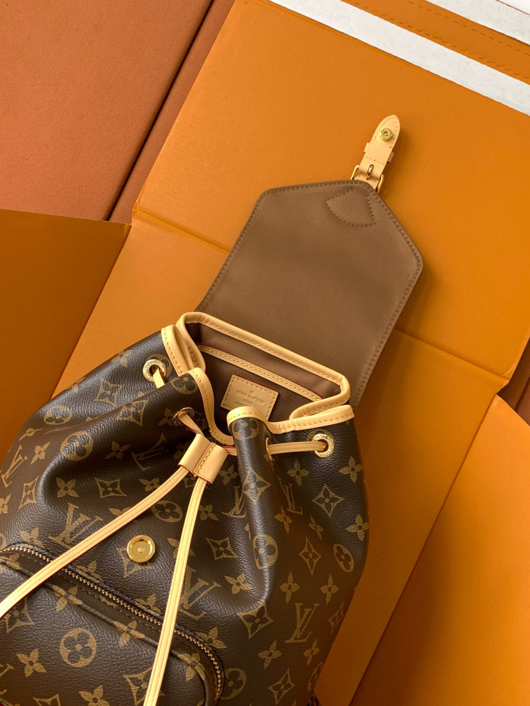 Louis Vuitton 全钢五金 M11198 （变码芯片）皮料是