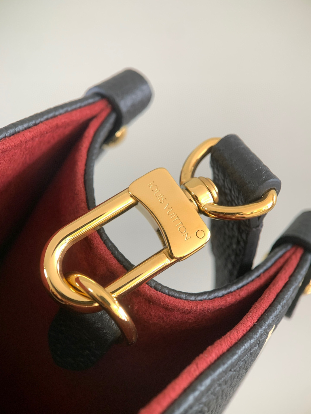 Louis Vuitton OnTheGo 小号手袋