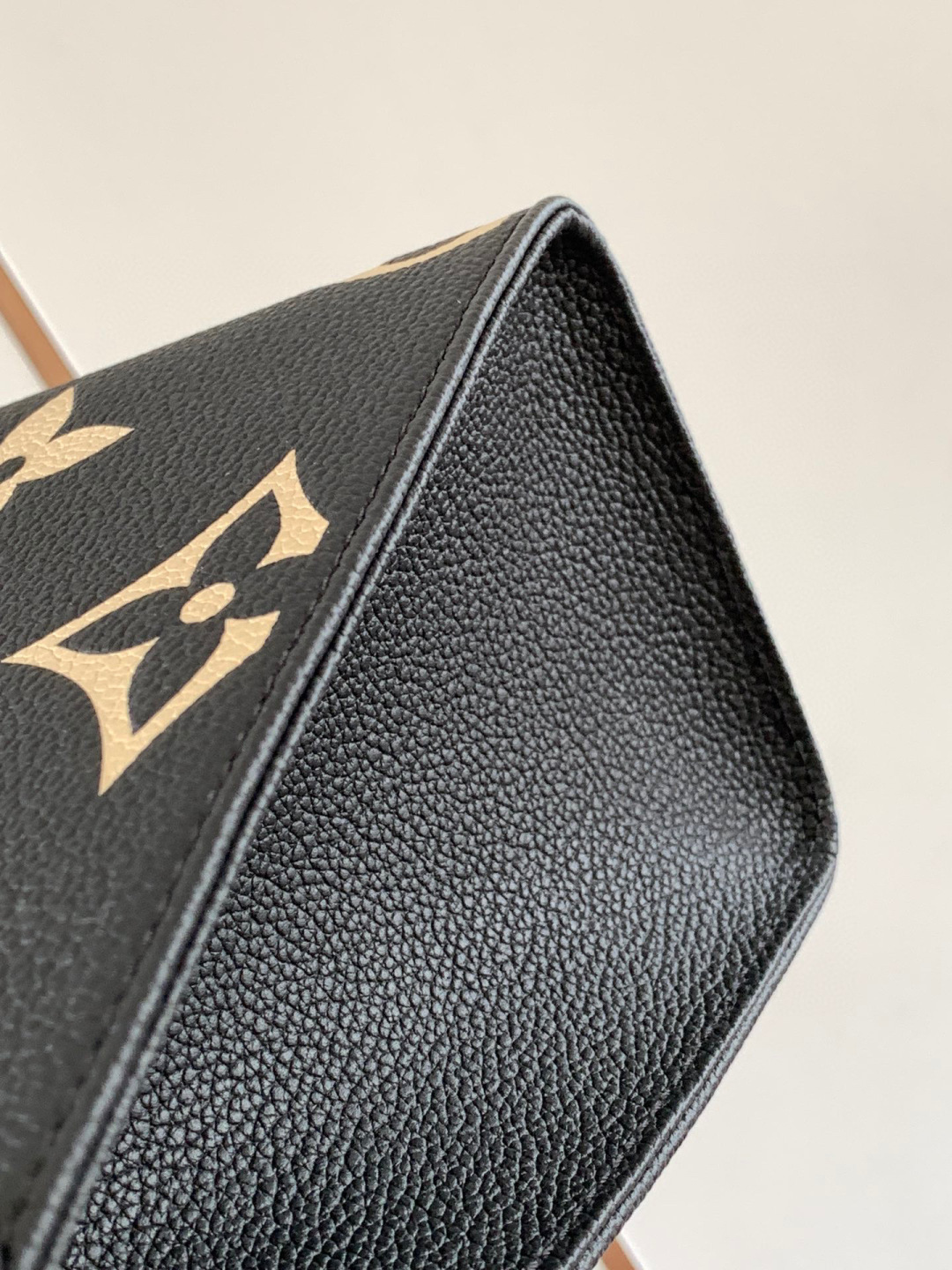 Louis Vuitton OnTheGo 小号手袋