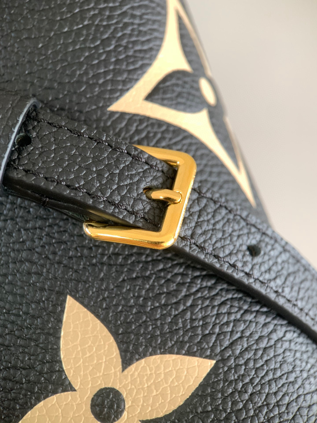 Louis Vuitton OnTheGo 小号手袋