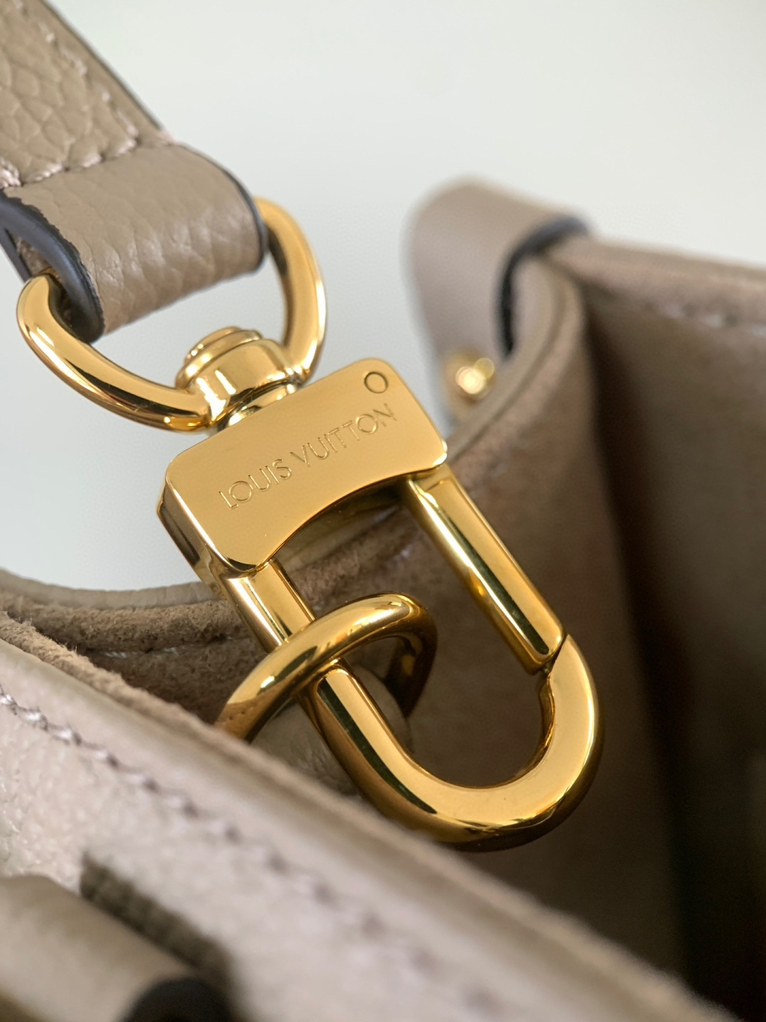Louis Vuitton OnTheGo 小号手袋