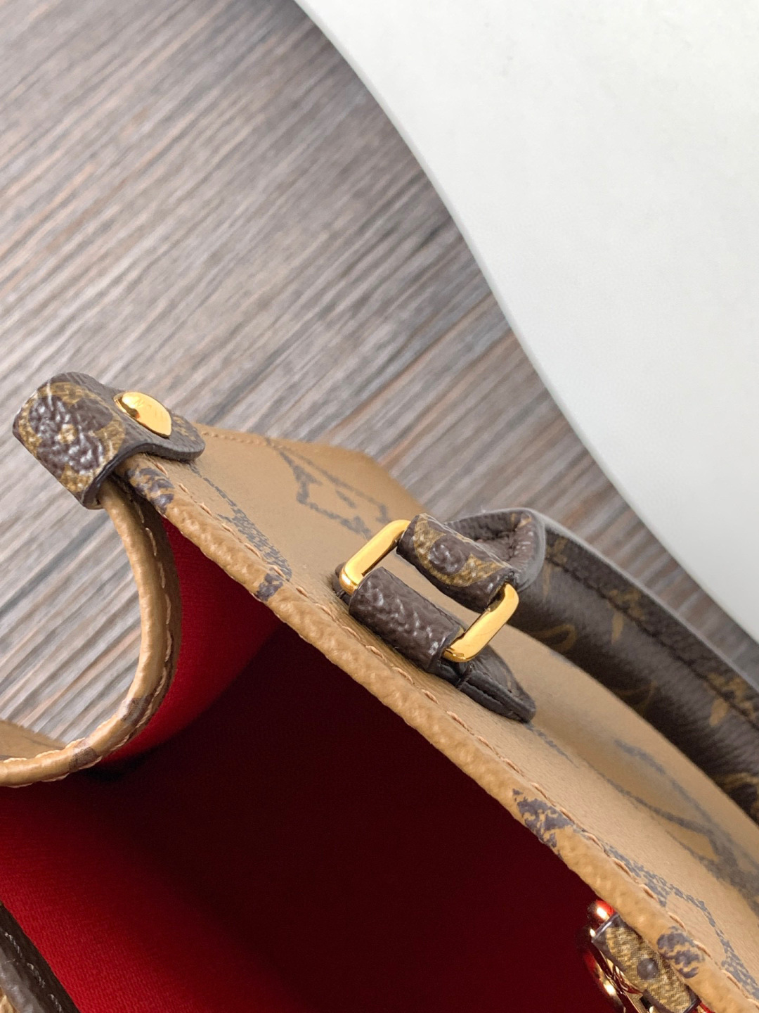 Louis Vuitton 动态变码芯片