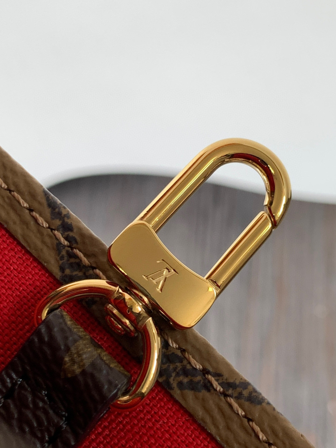 Louis Vuitton 动态变码芯片