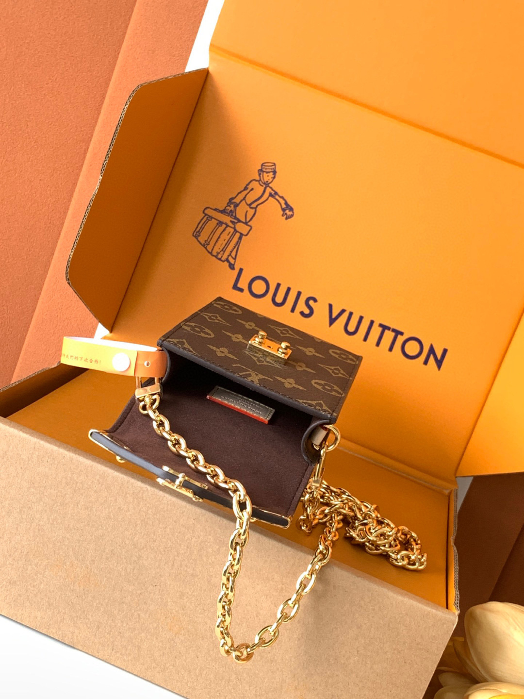 Louis Vuitton Métis 手机包 全钢 M13572 本款 Métis 手机包向路易威登 行李箱采撷灵感