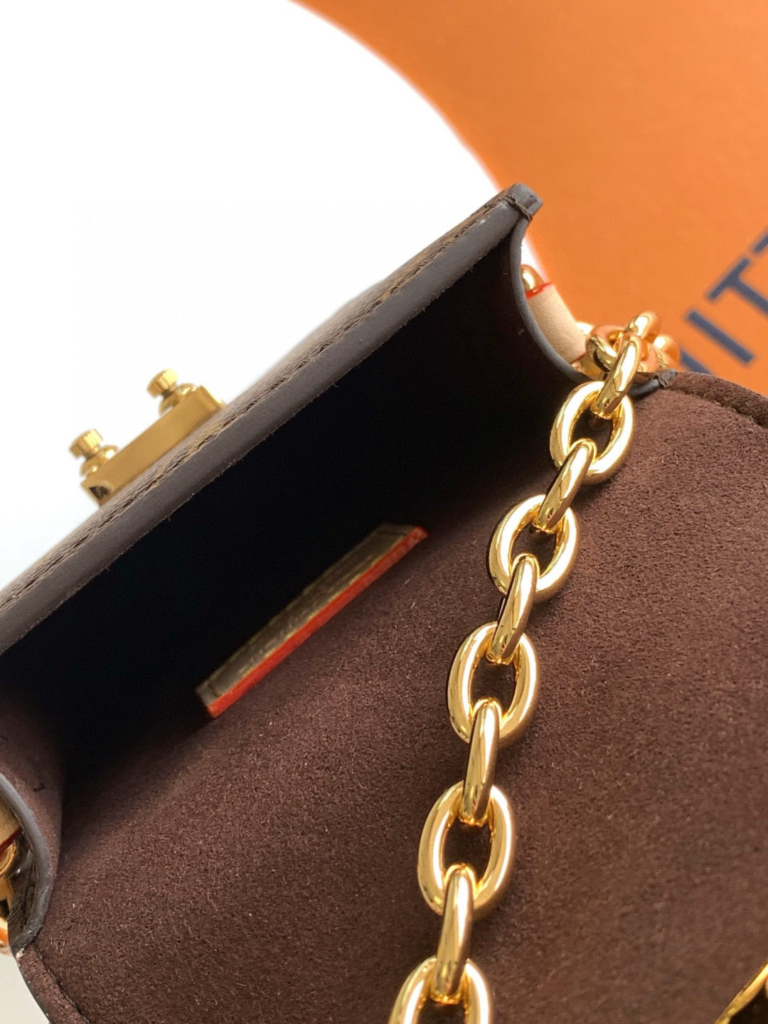 Louis Vuitton Métis 手机包 全钢 M13572 本款 Métis 手机包向路易威登 行李箱采撷灵感