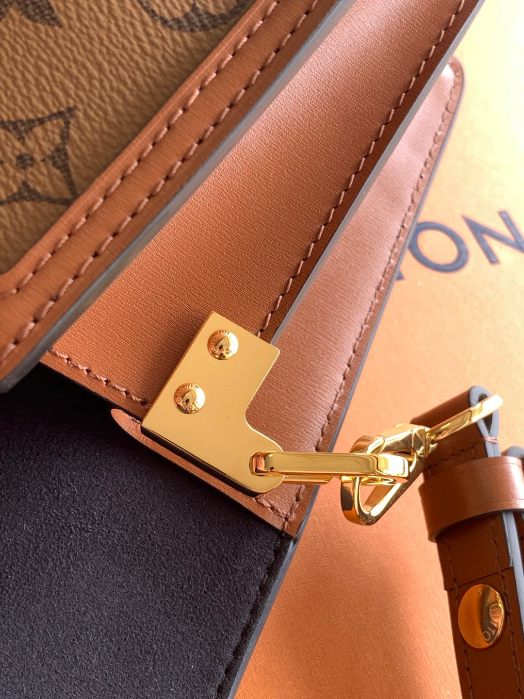 Louis Vuitton M45959【 加强版】Mini Dauphine手袋皮料是 代 意大利A级皮料