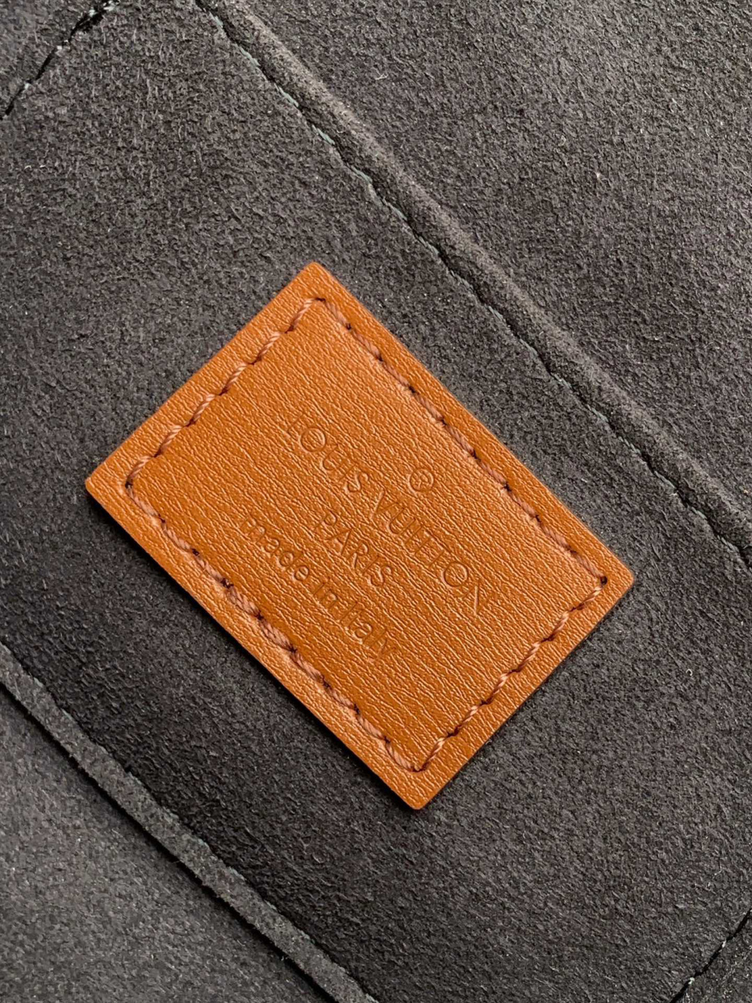 Louis Vuitton M45959【 加强版】Mini Dauphine手袋皮料是 代 意大利A级皮料