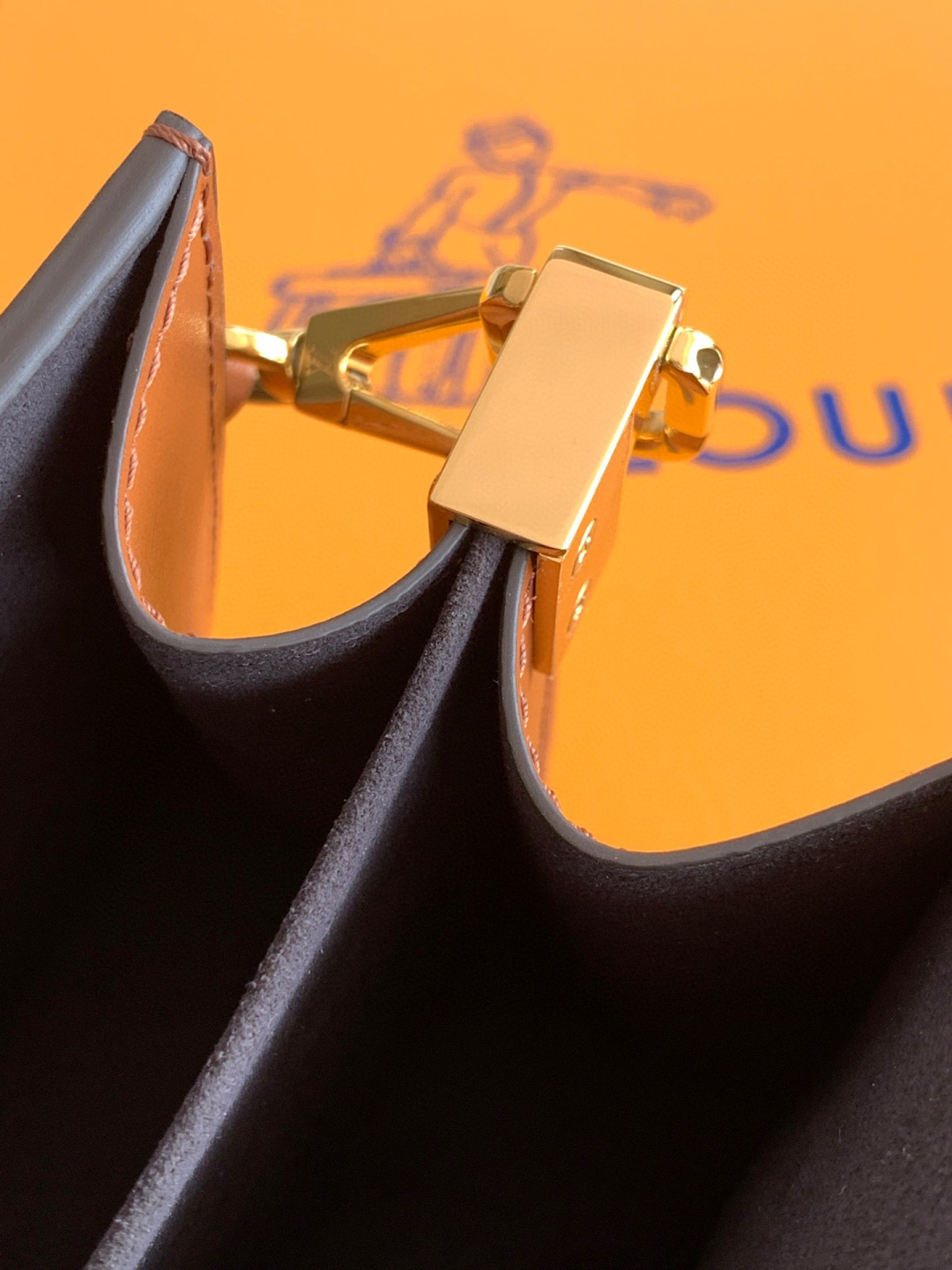 Louis Vuitton M45959【 加强版】Mini Dauphine手袋皮料是 代 意大利A级皮料