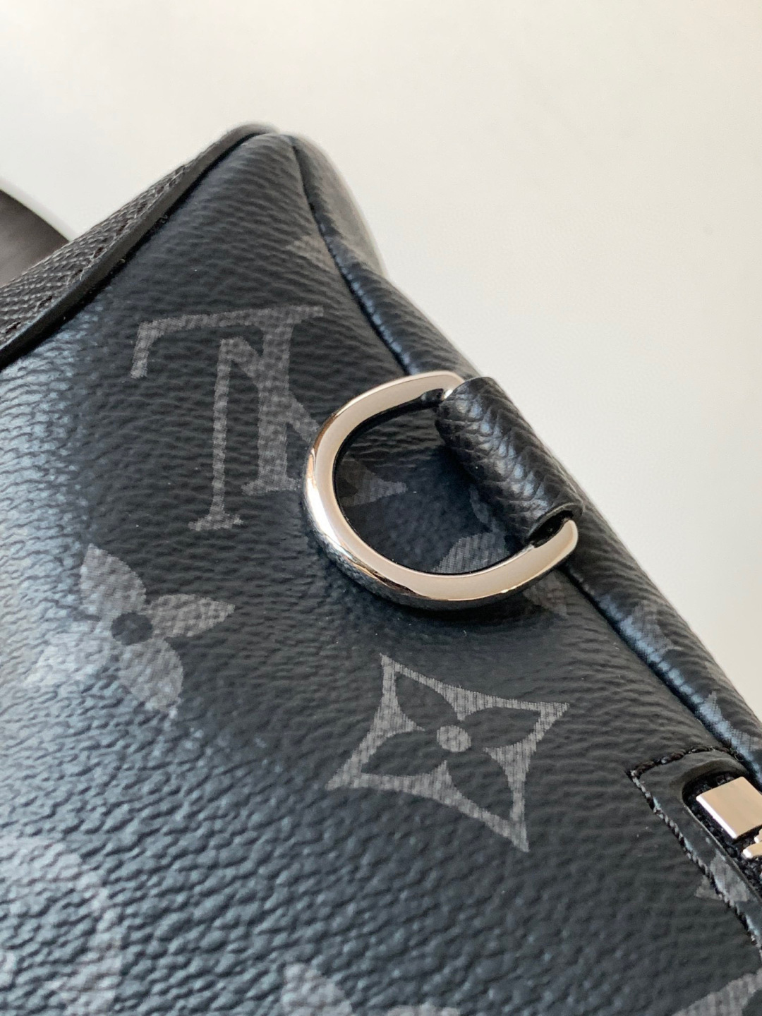 Louis Vuitton 动态变码芯片