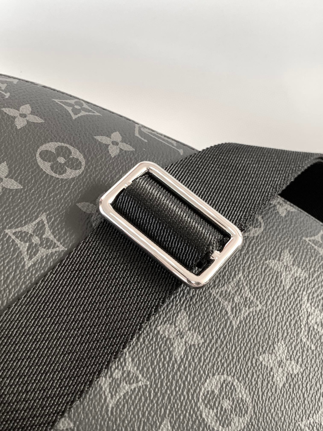 Louis Vuitton 动态变码芯片