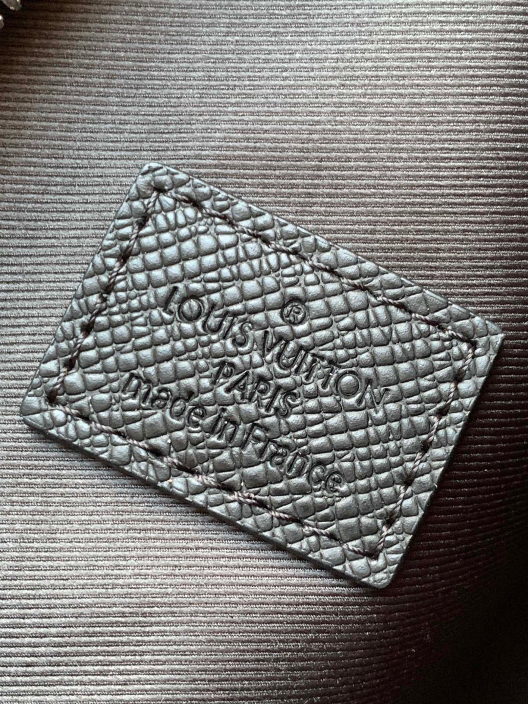 Louis Vuitton 动态变码芯片
