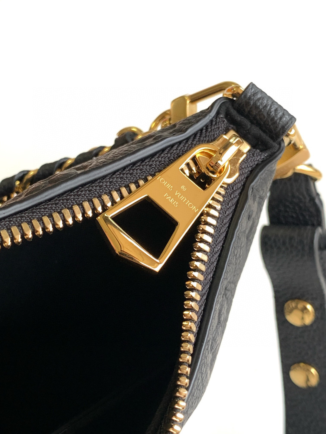 Louis Vuitton 全钢 M12930特正版（动态码）品质提升． 同步 动态电子芯片、礼品袋、保护纸