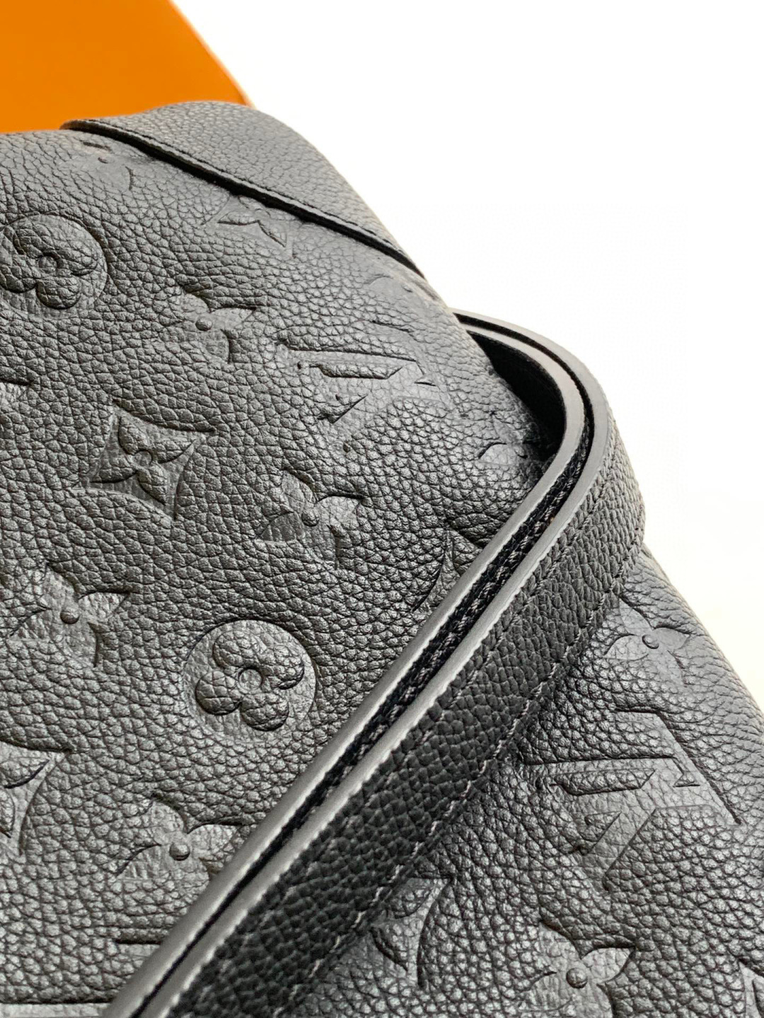 Louis Vuitton 全钢 M12930特正版（动态码）品质提升． 同步 动态电子芯片、礼品袋、保护纸