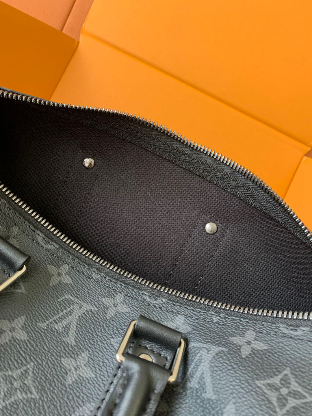 Louis Vuitton 全钢五金 M46655 皮料是