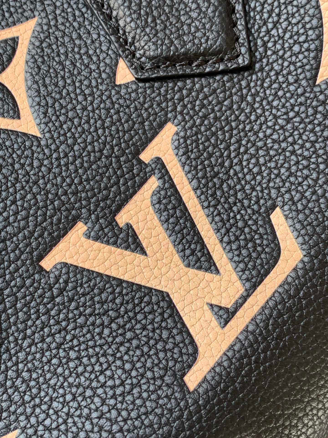 Louis Vuitton 动态变码芯片